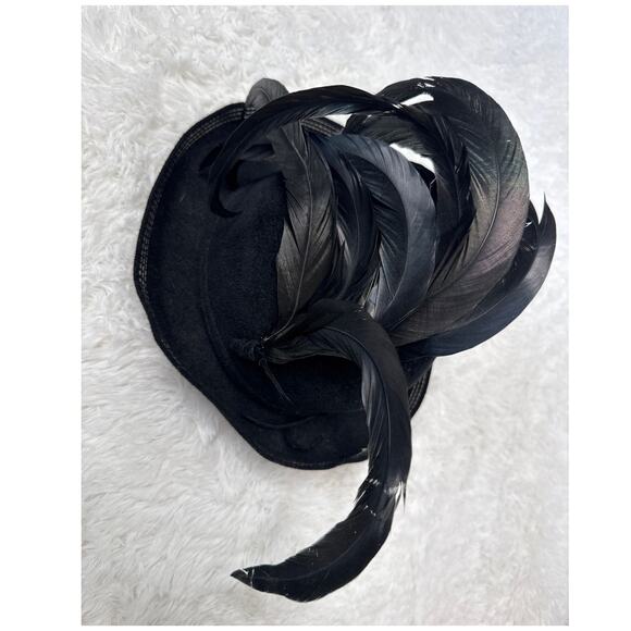 Vintage 50\'s Josephine Tripoli New York elegant Black Felt Hat with Feathers